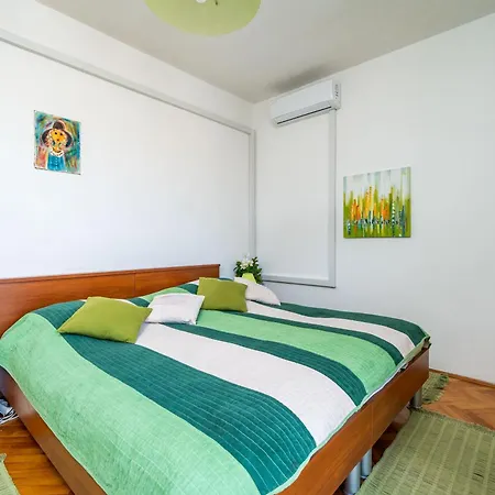 Pensionat & Mara & Petrunjela 4*