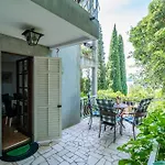 Πανσιόν & Mara & Petrunjela 4*