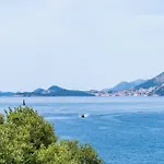 Πανσιόν & Mara & Petrunjela 4*
