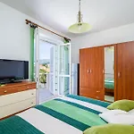 & Mara & Petrunjela 4*