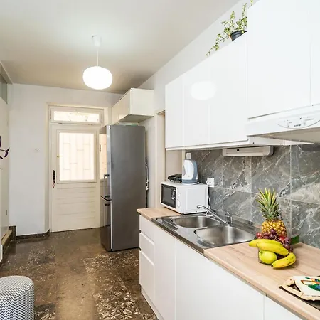 & Mara & Petrunjela בית הארחה 3*