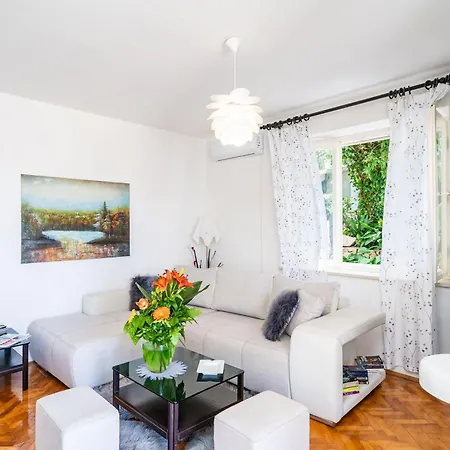 & Mara & Petrunjela 3*