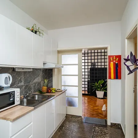 & Mara & Petrunjela Cavtat