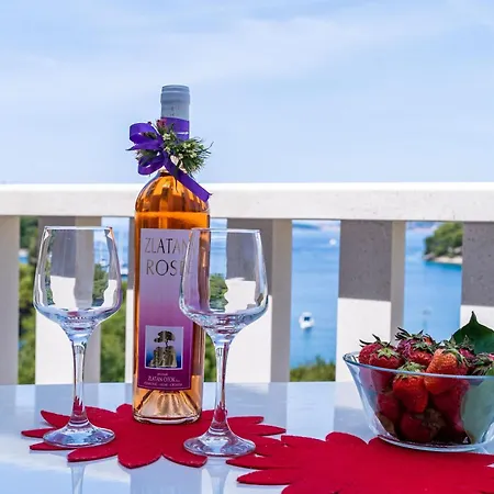 & Mara & Petrunjela Cavtat