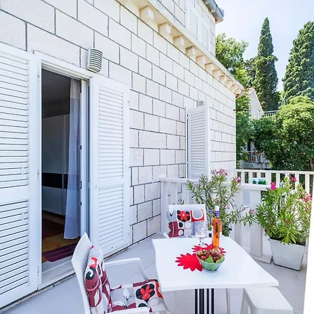 & Mara & Petrunjela Cavtat