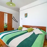 بيت ضيافة & Mara & Petrunjela 4*