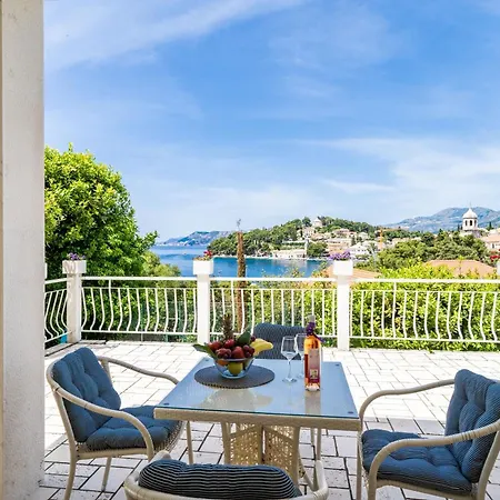 招待所 & Mara & Petrunjela 3*